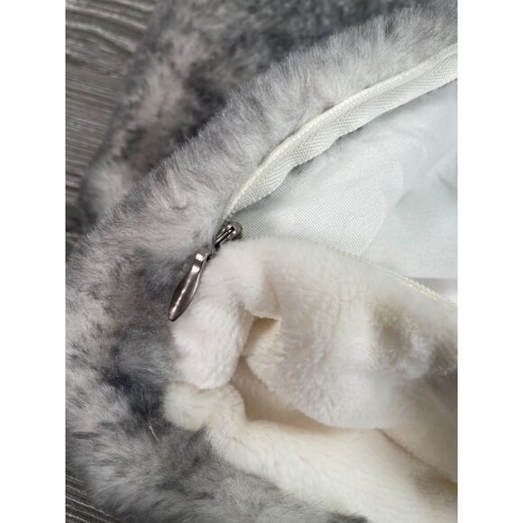 UGG Gray and White Pillowcase Sham Faux Fur Soft & Fluffy King Size 20 x 36" - Picture 8 of 11